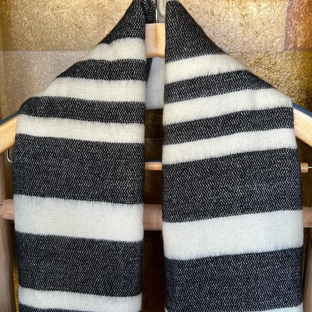 Zara Women’s Soft Knit Chunky Oversized Stripe Grey/White Fringe Winter Scarf